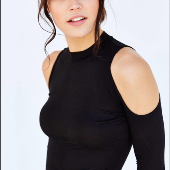 Silence + Noise Steph Cold Shoulder Top Black - Picture 1 of 3